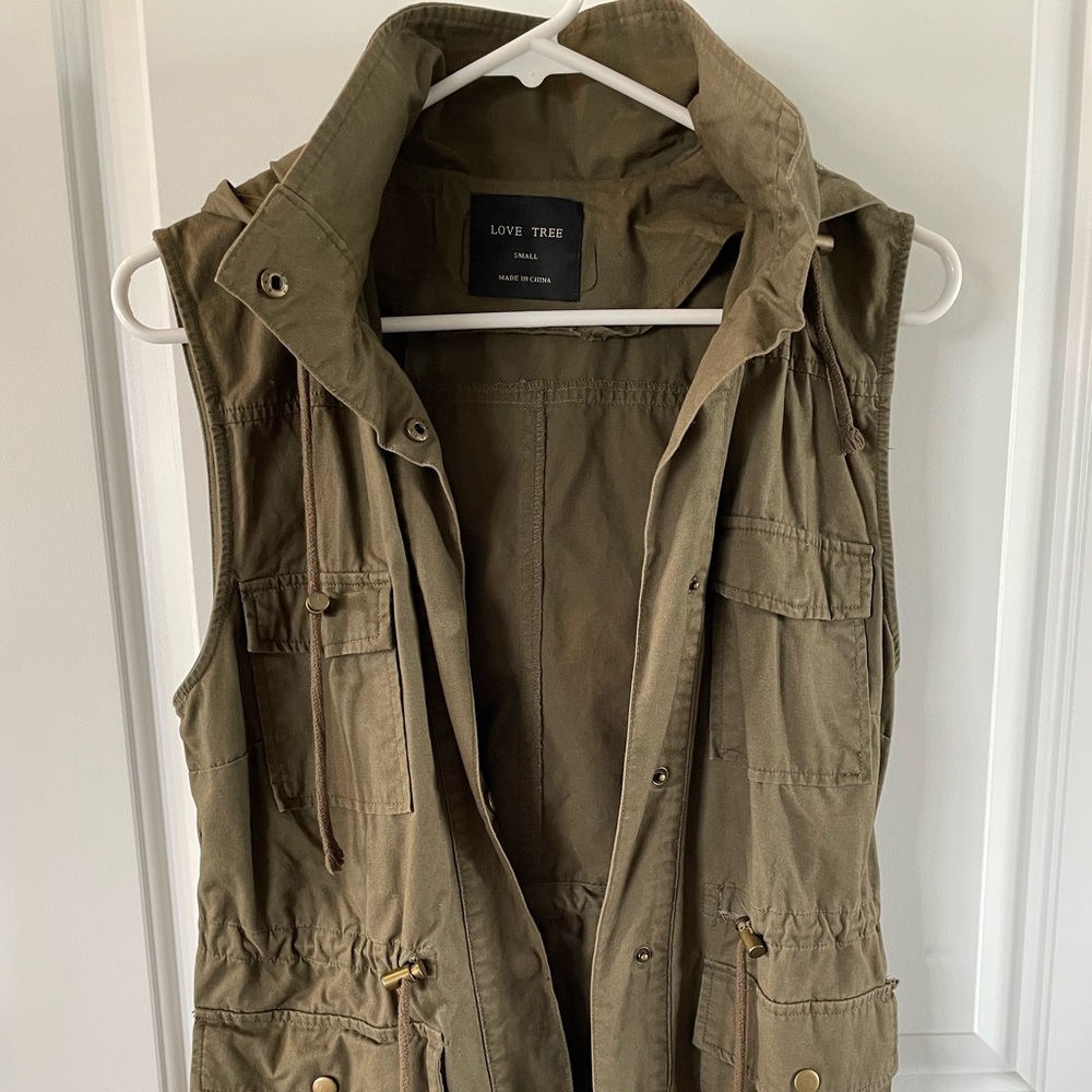 Love Tree army green utility vest. Size small.